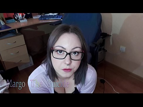 ❤️ 안경을 쓴 섹시한 여자가 카메라에 딜도를 빤다. ️ 포르노 비디오 우리 ko.verhentai.ru ️❤